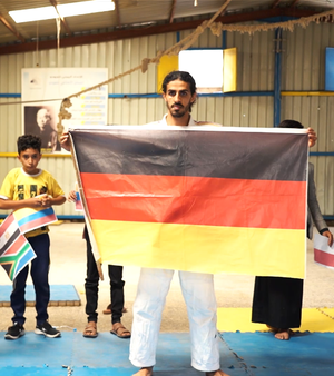 Friedensbotschaft durch Judo in den Jemen getragen. Der blinde Para-Judoka Shugaa Nashwan erlebte in seinem vom Bürgerkrieg geplagten Geburtsland prägende Erfahrungen und richtete ein »Mini-Olympia« aus.